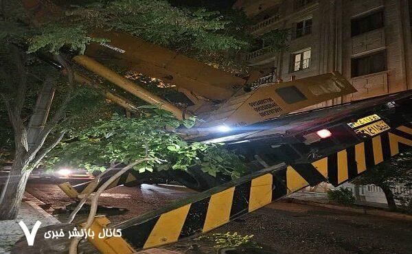 واژگونی جرثقیل ۶۰ تنی در این خیابان تهران/ عکس واژگونی جرثقیل ۶۰ تنی در این خیابان تهران/ عکس