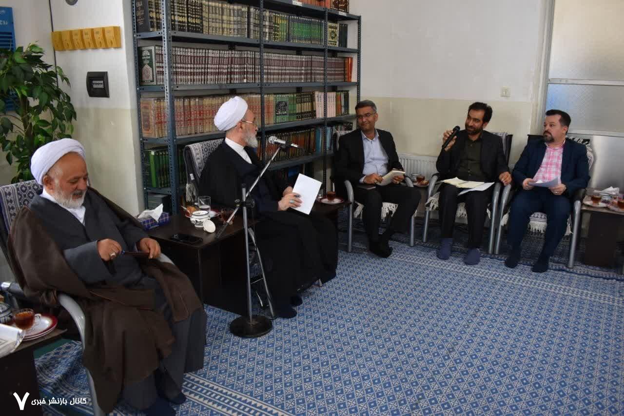 دیدار مدیران حوزه بهداشت و درمان شهرستان میبد با آیت‌الله اعرافی امام جمعه معزز شهرستان به مناسبت هفته سلامت