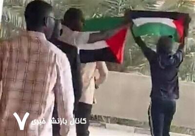 دانشجویان سنگالی سفیر اسرائیل را از دانشگاه خود فراری دادند دانشجویان سنگالی سفیر اسرائیل را از دانشگاه خود فراری دادند