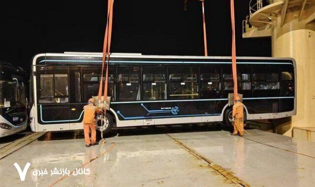 کشتی حامل ۵۰ اتوبوس برقی به بندرعباس رسید