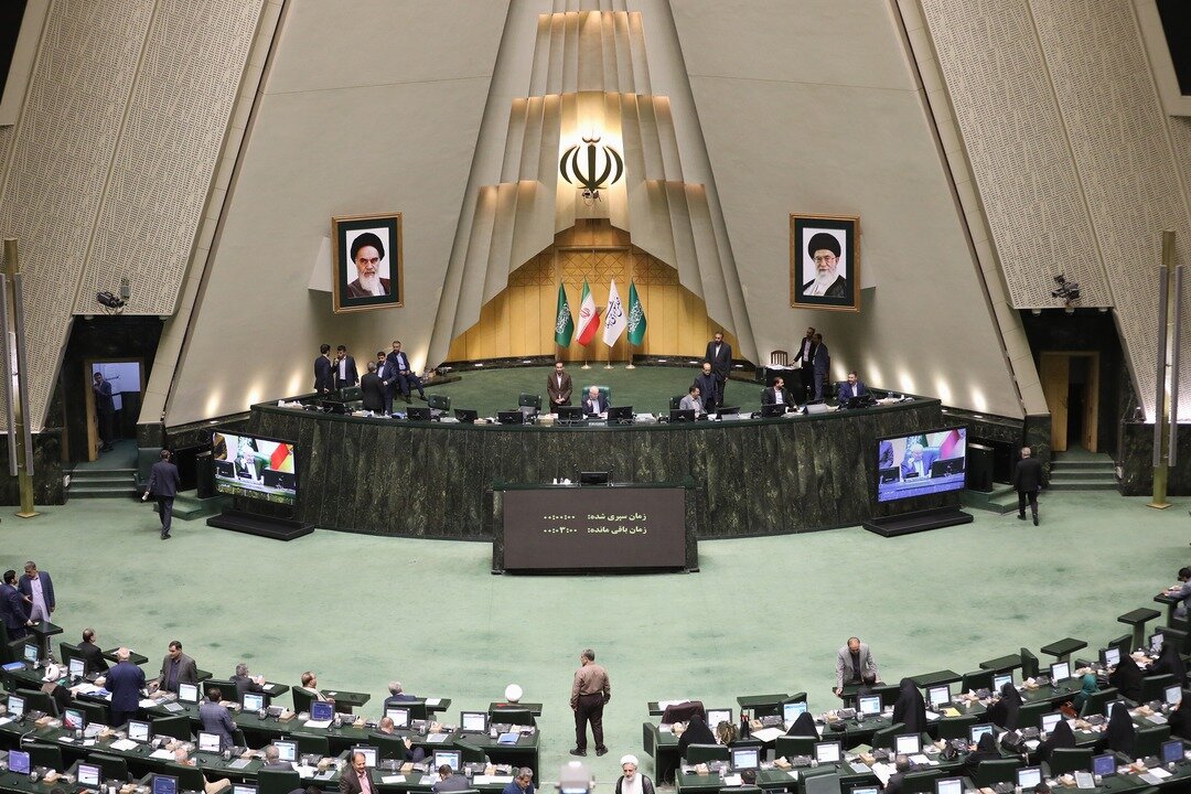 آیا نمایندگان بخاطر موافقت یا مخالف با استیضاح وزرا رشوه