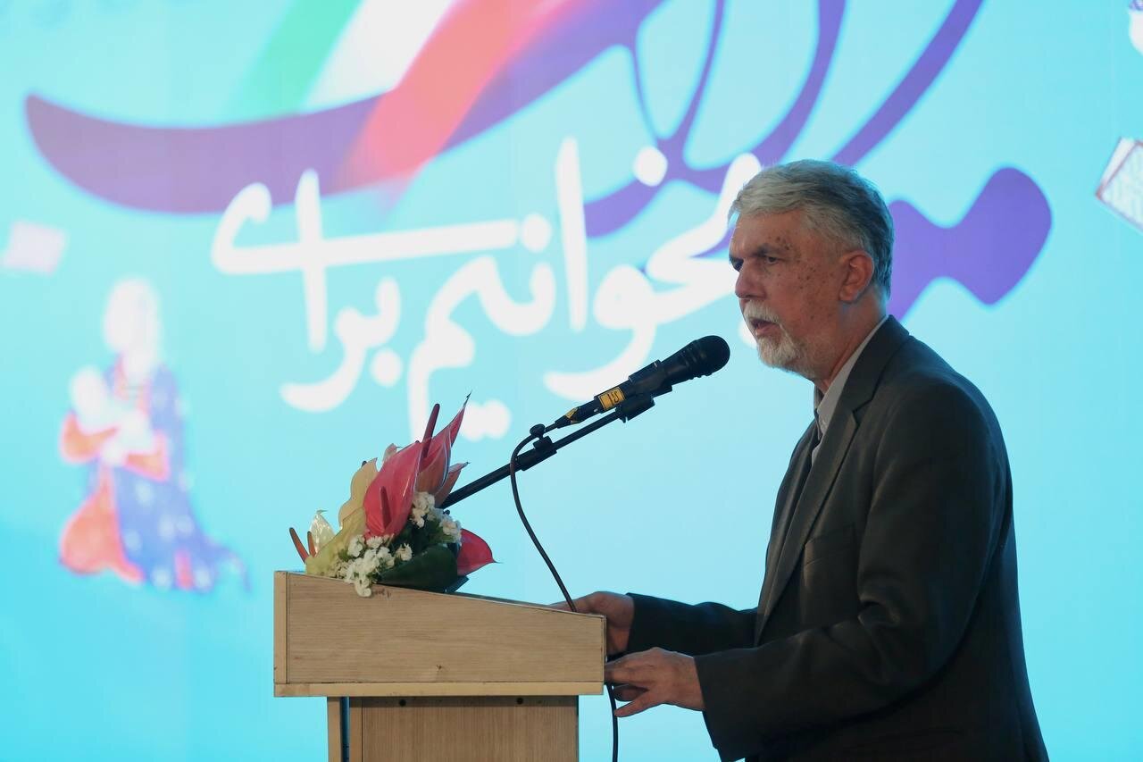 بازدید وزیر فرهنگ از بخش بین‌الملل نمایشگاه کتاب