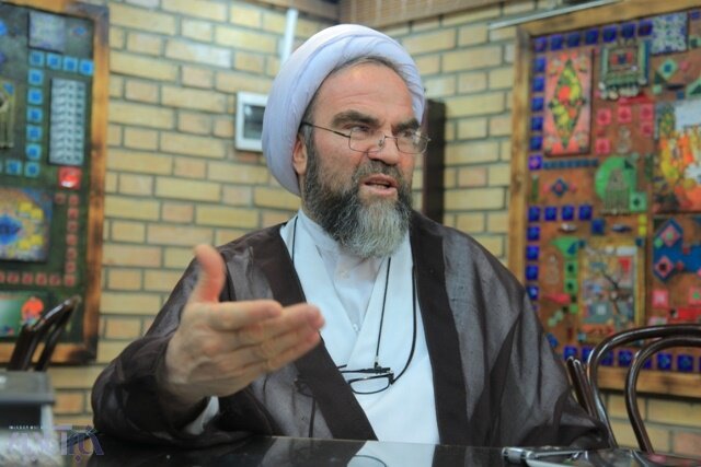 «بلاگر شدن روحانیون» از نگاه آیت الله غرویان/ طلبه های جدید می خواهند مرید و پیرو داشته باشند/ برخی حرکات ورزشی خلاف شأن لباس طلبگی است