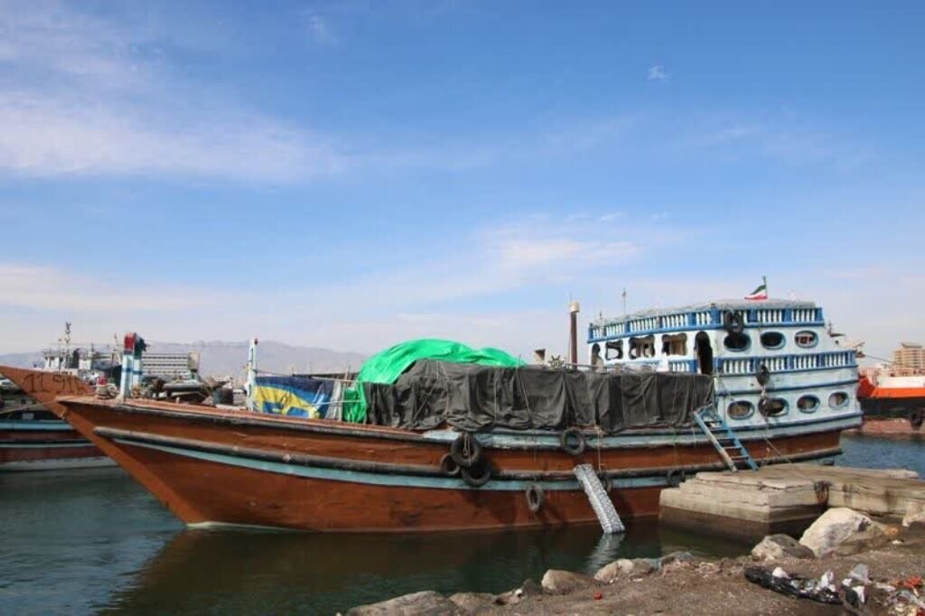 بیش از ۱۰میلیارد تومان کالای قاچاق در آب‌های میناب کشف