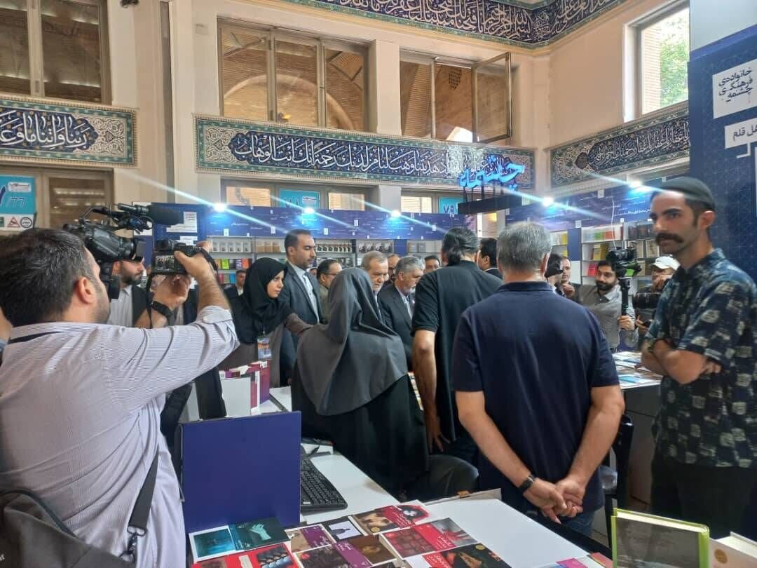 رییس جمهور به نمایشگاه کتاب رفت