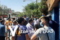 ببینید / اعتراض هواداران استقلال؛ پای آمبولانس هم وسط آمد