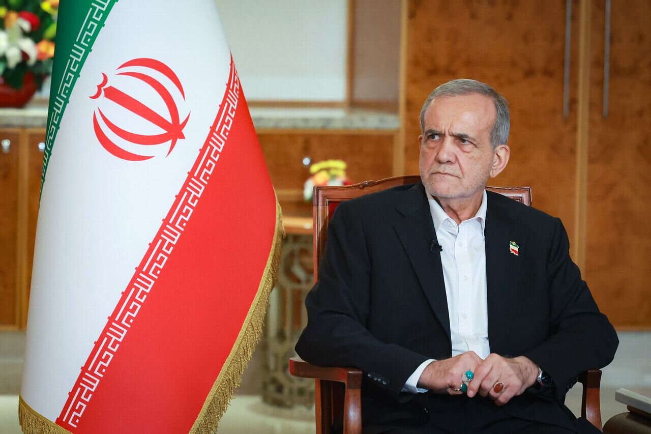 پزشکیان در بازدید از وزارت کشور قدر این مردم را