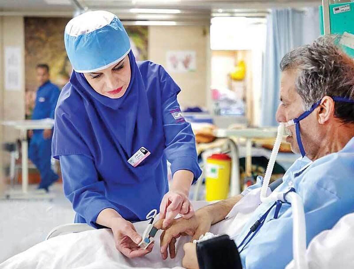از کرونا تا جنگ؛ پرستاران، ستون سلامت جامعه/ از قبول شیفت‌های اضافی تا ایثار در سایه ناملایمات شغلی