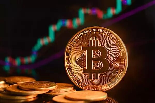 عقب‌نشینی بیت‌کوین از سقف تاریخی آیا روند صعودی تمام شده