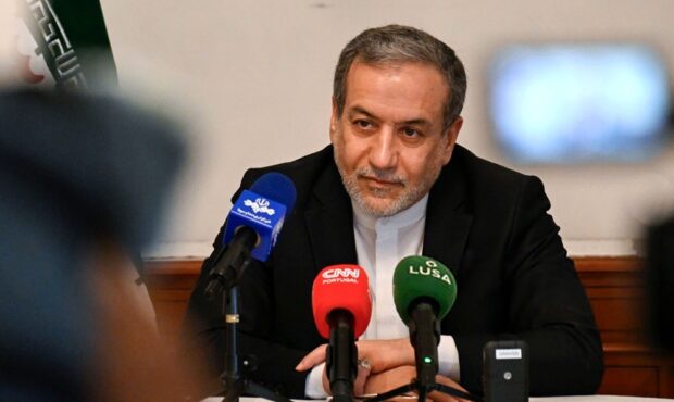 عراقچی: ویتکاف از طریق واسطه‌ها تماس‌هایی با ما برقرار می‌کند / در نیویورک زمینه توافق و مذاکرات مبتنی بر راه حل معقول وجود داشت که با زیاده‌خواهی طرف آمریکایی به سرانجام نرسید / هر جا که منافع کشور و مصالح عالی کشور از مسیر دیپلماسی قابل حل باشد، ما از هیچ تلاشی فروگذار نخواهیم بود