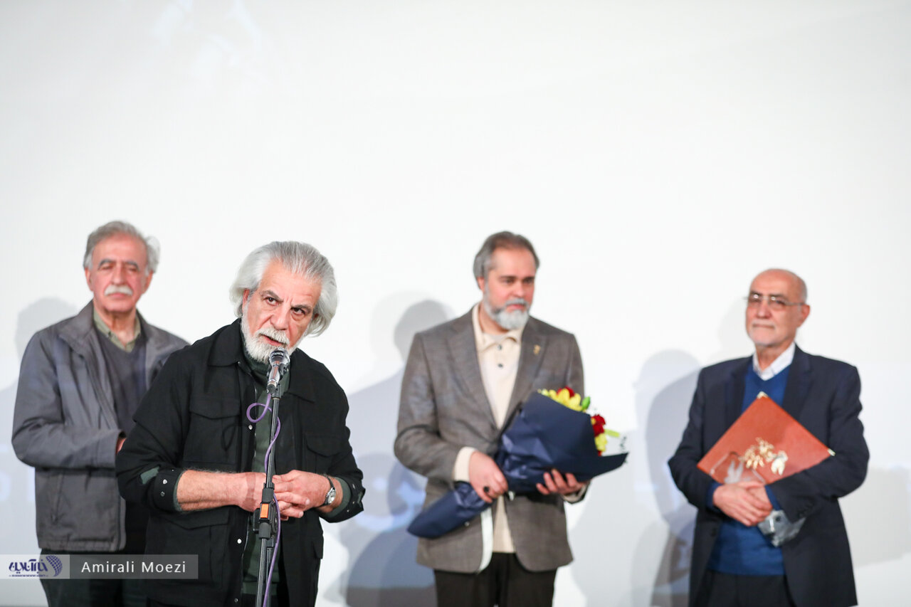 خبرآنلاین - تصاویر | منوچهر محمدی تجلیل شد؛ او مانند پدر برای سینمای ایران است 2 خبرآنلاین تصاویر منوچهر محمدی تجلیل شد؛ او مانند