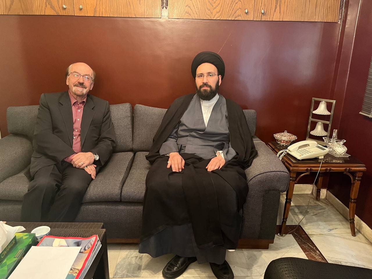 سالیان خدمت و ساعتی مصاحبت؛ در کنار سید علی خمینی 7 سالیان خدمت و ساعتی مصاحبت؛ در کنار سید علی خمینی