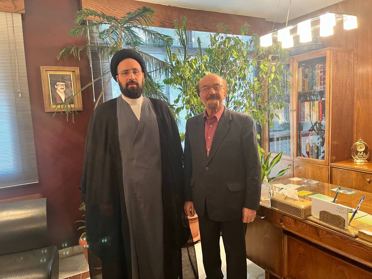 سالیان خدمت و ساعتی مصاحبت؛ در کنار سید علی خمینی 8 سالیان خدمت و ساعتی مصاحبت؛ در کنار سید علی خمینی
