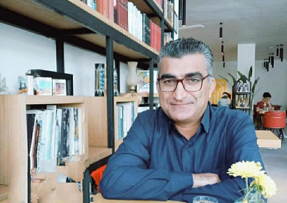 آمریکا حداقل، سایه ی سر است