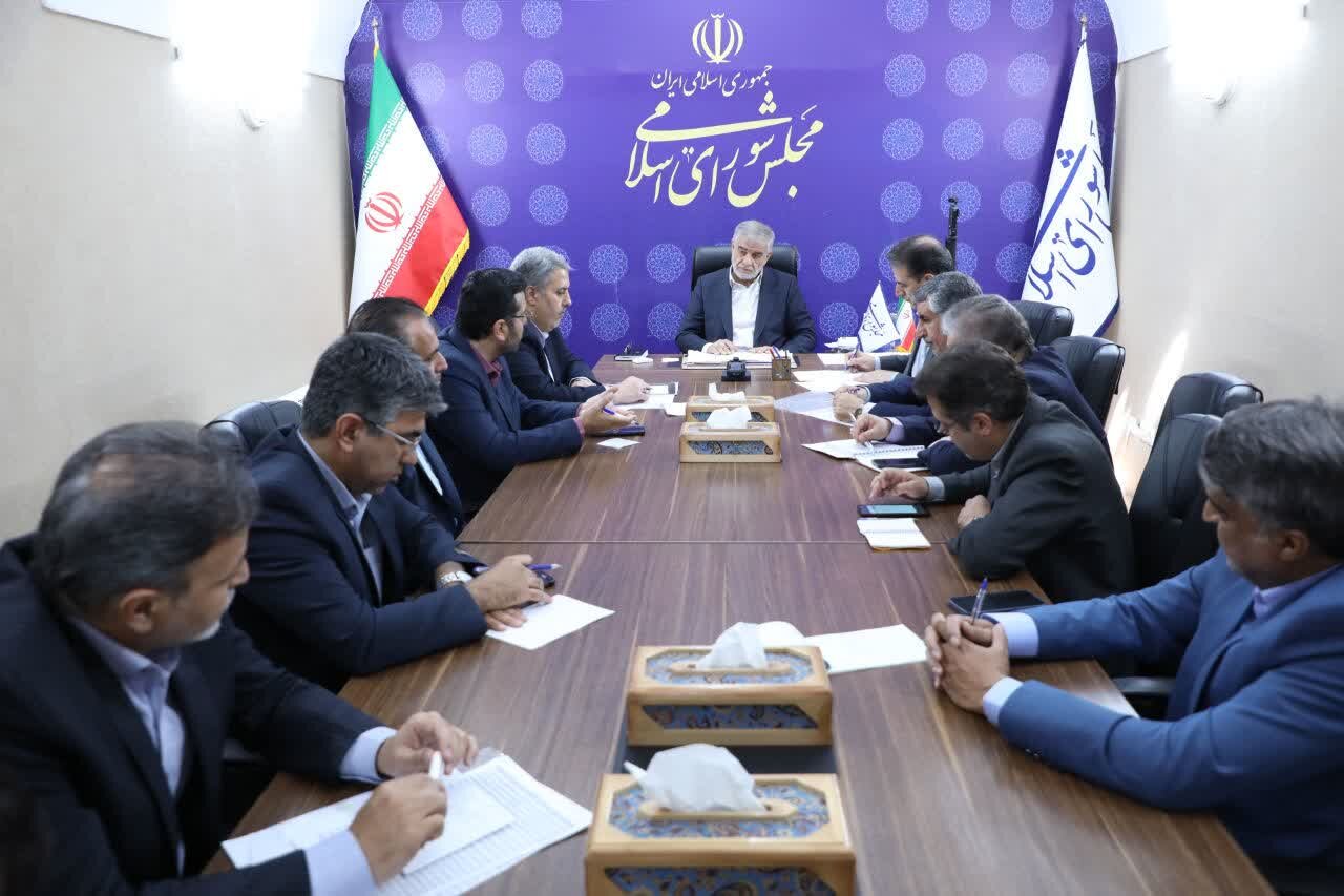 نشست هم‌اندیشی به‌منظور حمایت از مشاوران و پیمانکاران بومی در